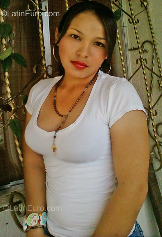 Date this beautiful Colombia girl Ana Milena from Armenia CO10101