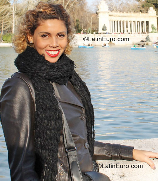 Date this charming Brazil girl Priscilla from Rio de Janeiro BR6659