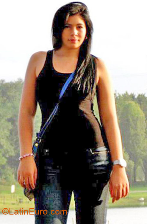 Date this attractive Colombia girl Jessica from Bogota CO10126