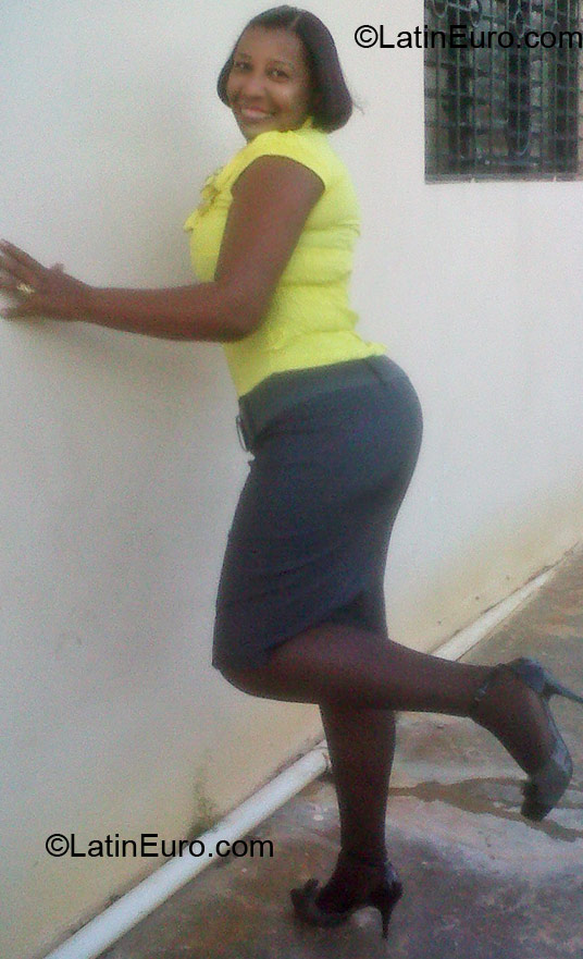 Date this pretty Dominican Republic girl Candida from Higuey DO10994