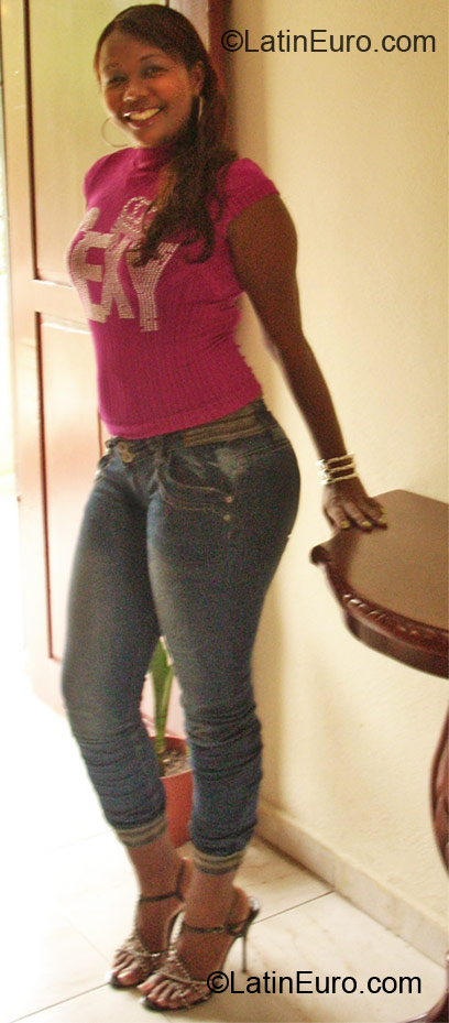 Date this lovely Dominican Republic girl Yocasta from Santo Domingo DO11026