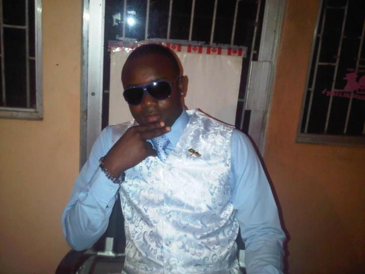Date this nice looking United States man Deanion from Reading US12885