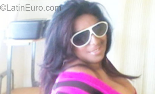 Date this happy Dominican Republic girl Indhiri from La Romana DO11034