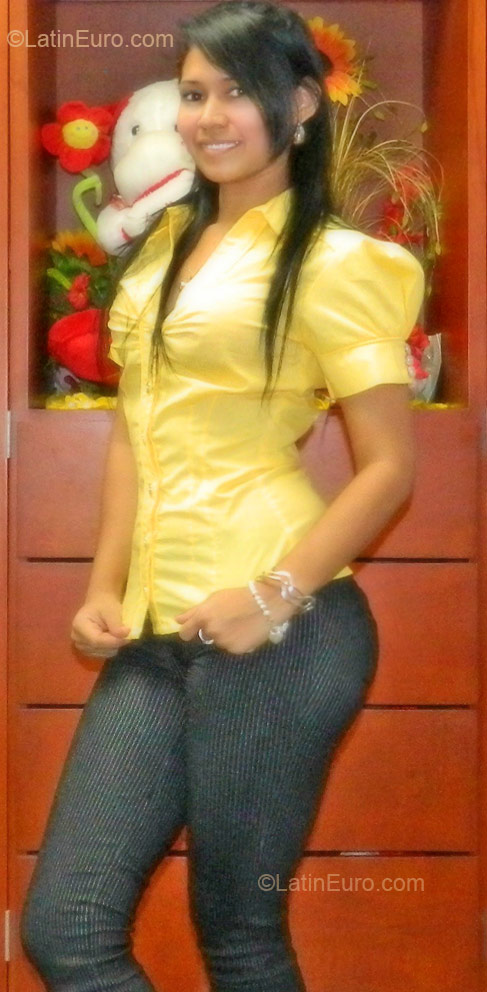 Date this hard body Colombia girl Dayana from Bogota CO10197