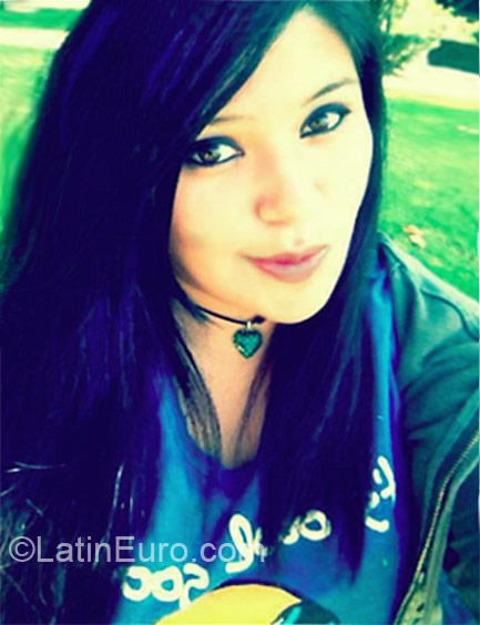 Date this voluptuous Colombia girl Valentina from Bogota CO10203