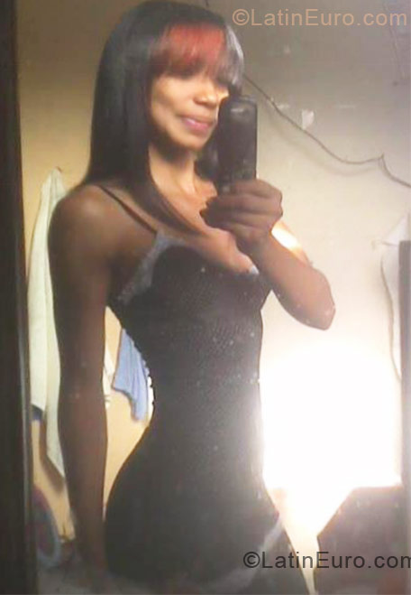 Date this happy Dominican Republic girl Katherine from Santo Domingo DO11071