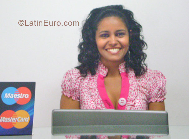 Date this stunning Colombia girl Nelly from Bucaramanga CO10280