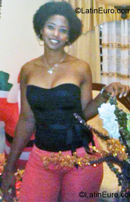 Date this nice looking Dominican Republic girl Esther from Santo Domingo DO11765