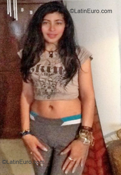 Date this attractive Colombia girl Adriana from Bogota CO10348