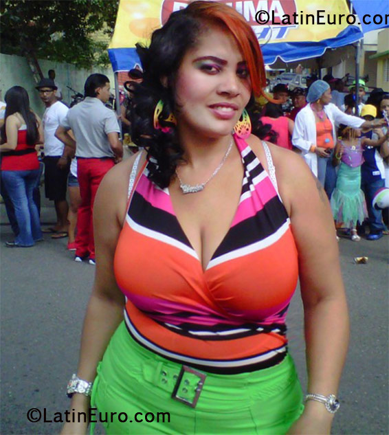 Date this tall Dominican Republic girl Claribel from Valverde Mao DO11222