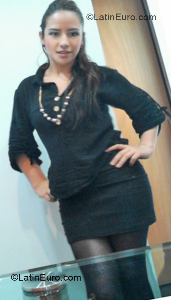 Date this attractive Colombia girl Karen from Bogota CO10364