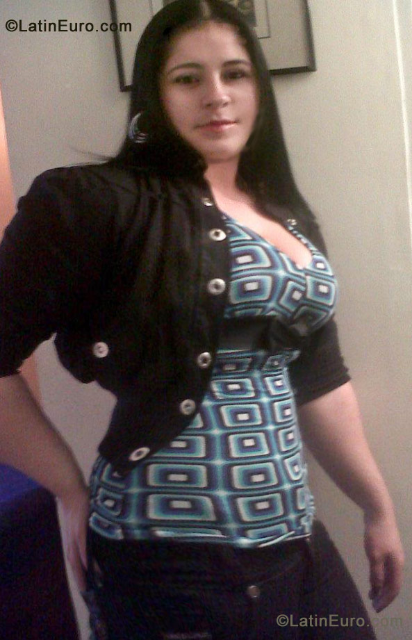 Date this gorgeous Colombia girl Andrea from Bogota CO10382