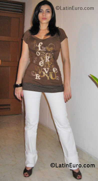 Date this gorgeous Colombia girl Luz from Medellin CO10386