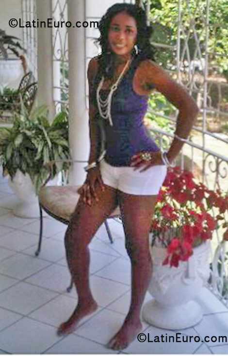 Date this good-looking Jamaica girl Avi from Kingston JM540