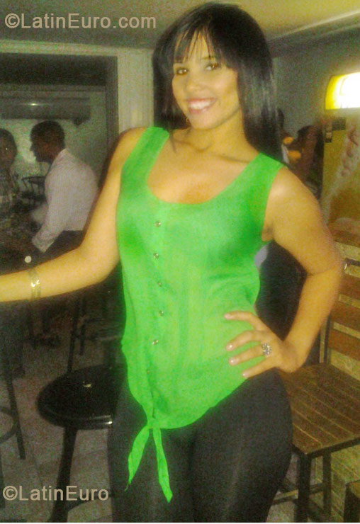 Date this cute Dominican Republic girl Seleni from Santo Domingo DO11225