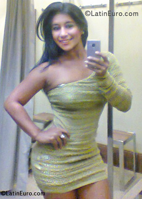 Date this sultry Brazil girl Tatyane from Rio De Janeiro BR6701
