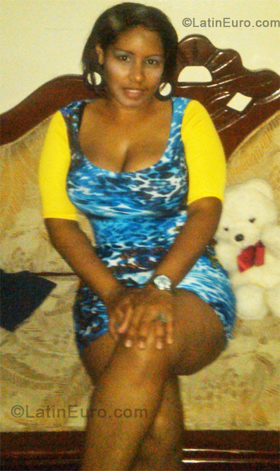 Date this tall Dominican Republic girl Nicole from Santo Domingo DO11229