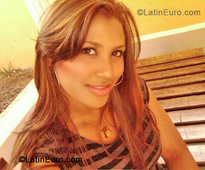 Date this athletic Dominican Republic girl LUISA from Santo Domingo DO11231