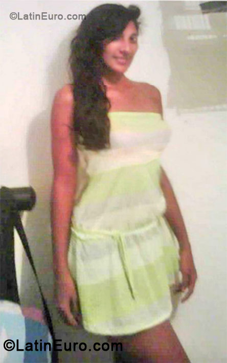 Date this fun Brazil girl Ariana from Barranquilla BR6706