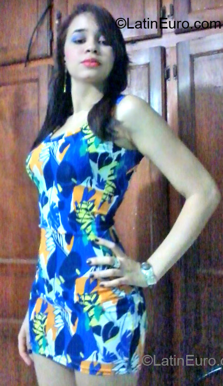 Date this stunning Dominican Republic girl Bielka from Santo Domingo DO11459