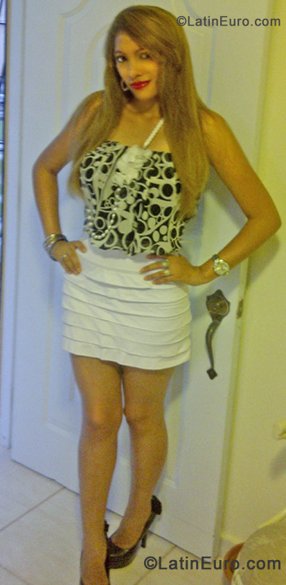 Date this hard body Dominican Republic girl Fior from Santo Domingo DO11259