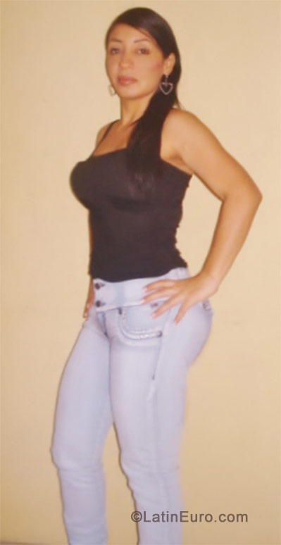 Date this foxy Colombia girl Luz from Cali CO10444