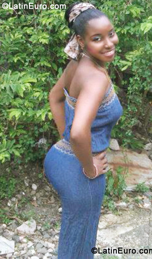 Date this happy Jamaica girl Samantha from Nine Mile JM544