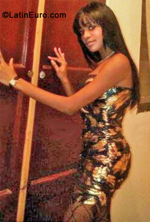 Date this nice looking Dominican Republic girl Natiel from Santo Domingo DO11275