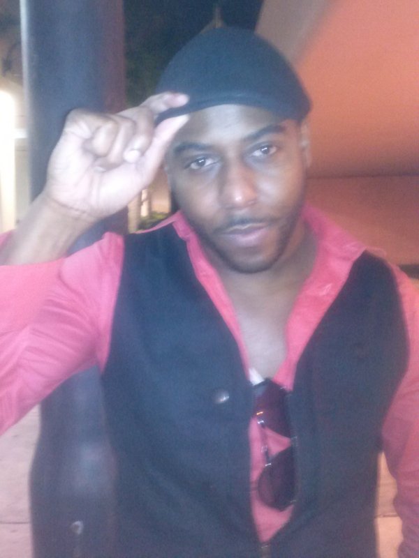 Date this tall United States man Adib from Miami US13057