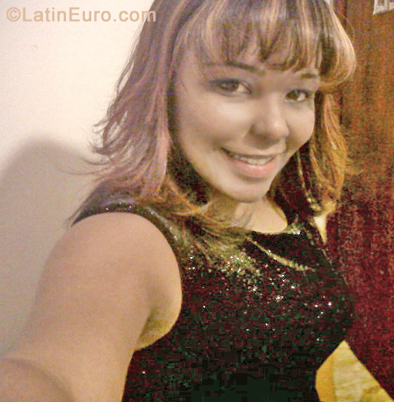 Date this georgeous Dominican Republic girl Swarosky from Punta Cana DO11297