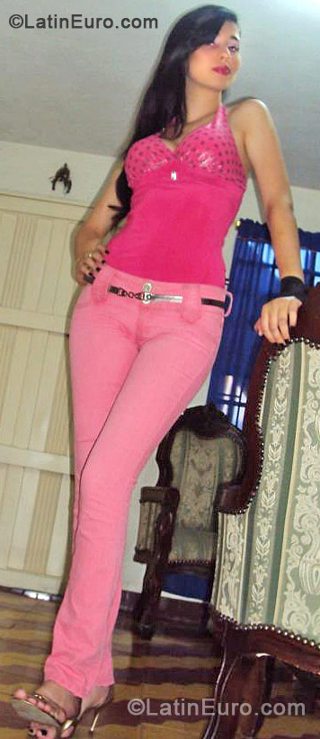 Date this sultry Colombia girl Xiomara from Medellin CO10525