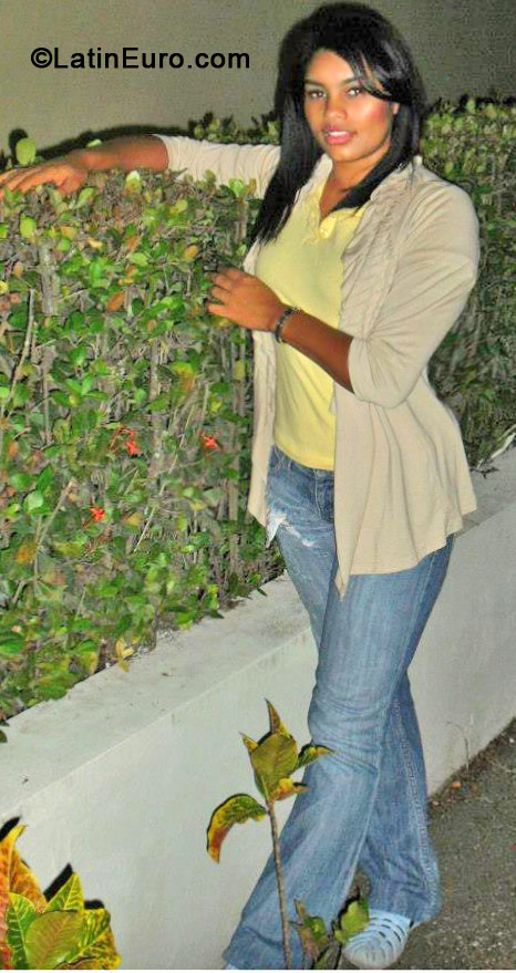 Date this pretty Dominican Republic girl Stephanie from La Vega DO11466