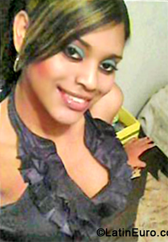 Date this funny Dominican Republic girl Jazmin from Santo Domingo DO11384