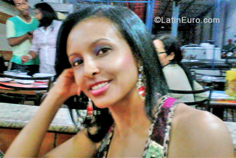 Date this fun Brazil girl Darke Cristina from Goiania BR6730