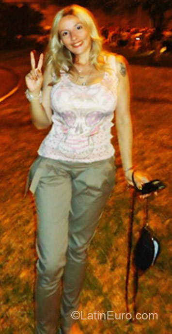 Date this voluptuous Brazil girl Mariana from Pouso Alegre BR6760