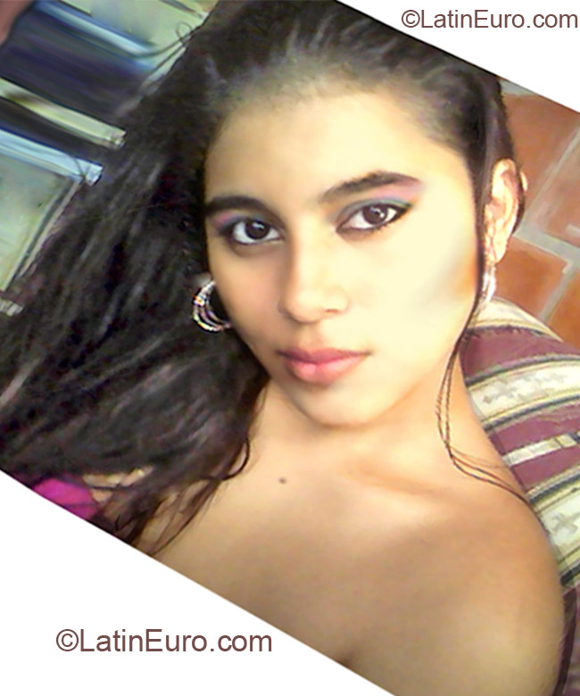 Date this fun Colombia girl Sara from Cali CO10621