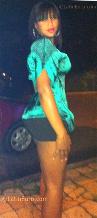 Date this nice looking Dominican Republic girl Gisselle from Santo Domingo DO11431