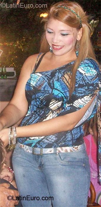 Date this voluptuous Colombia girl Cecilia from Cartagena CO10667