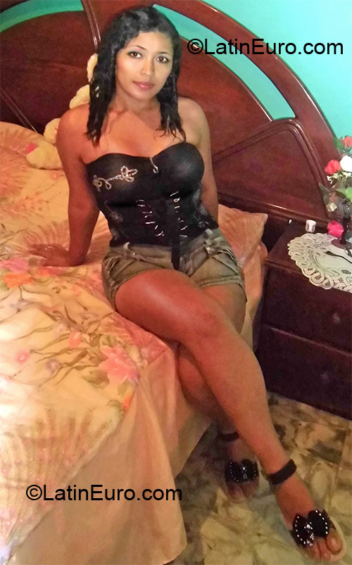 Date this good-looking Colombia girl Gleidy from Cali CO10670