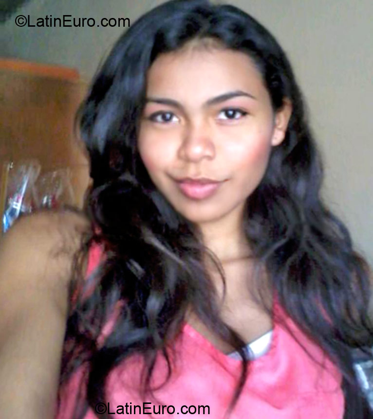 Date this cute Colombia girl Samy from Barranquilla CO10675