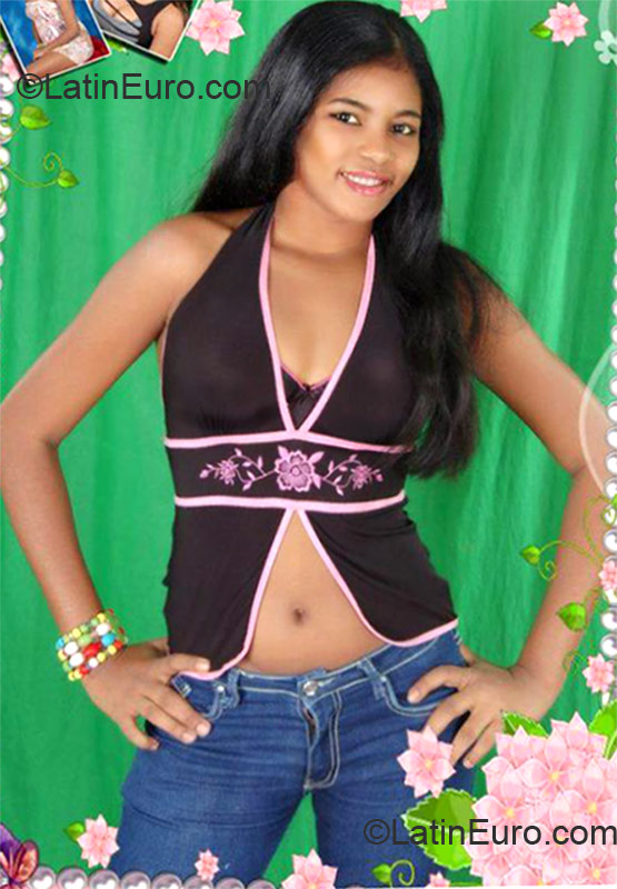 Date this cute Dominican Republic girl Tahiris from Santiago DO19820