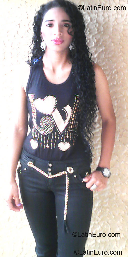 Date this tall Colombia girl Diana from Armenia CO10695