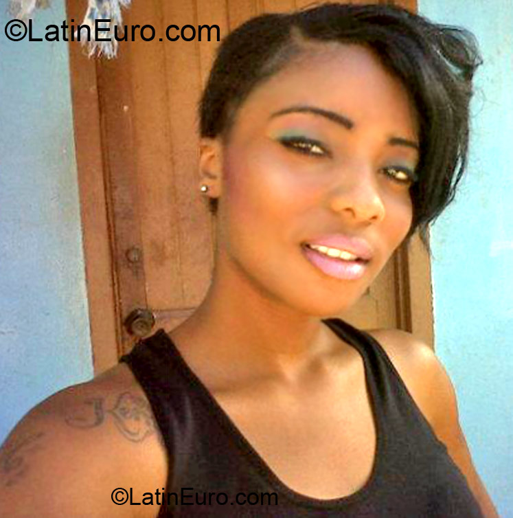 Date this beautiful Jamaica girl Sasha from Kingston JM2528