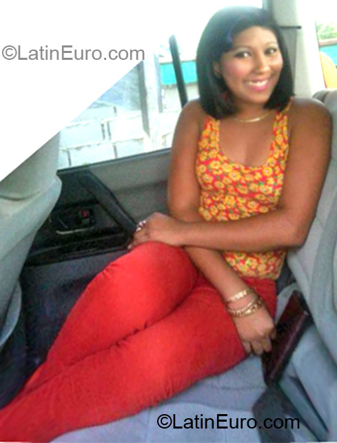 Date this georgeous Dominican Republic girl Yarit from Santo Domingo DO11897