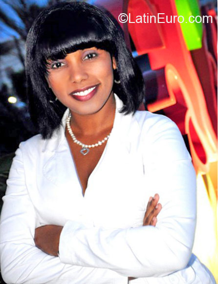 Date this athletic Dominican Republic girl Leticia from Santo Domingo DO11540