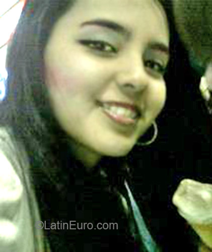 Date this lovely Colombia girl Tatiana from Bogota CO10713