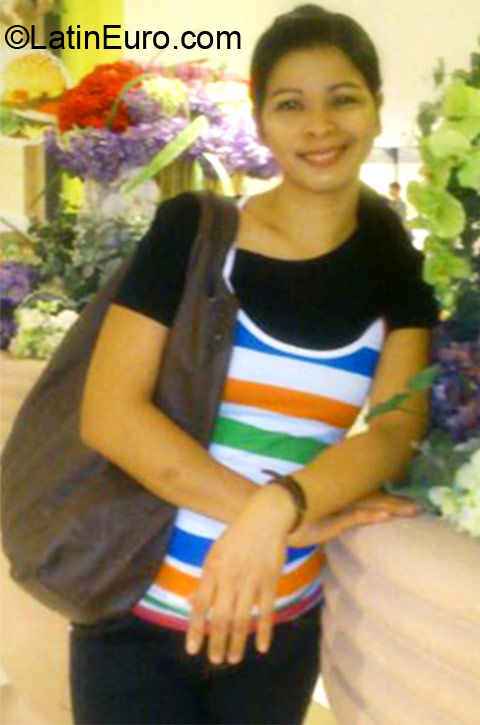 Date this nice looking Hong Kong girl Maribel from Kowloon HK4