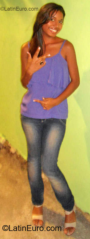 Date this nice looking Brazil girl Deyse from Recife BR6836