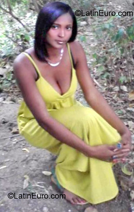 Date this charming Dominican Republic girl Sabelis from Santiago DO19821