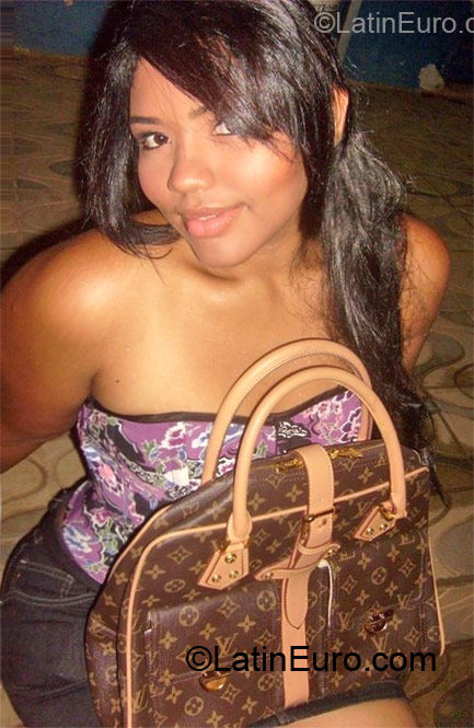 Date this sensual Brazil girl Luiza from Governador Valadares BR6848